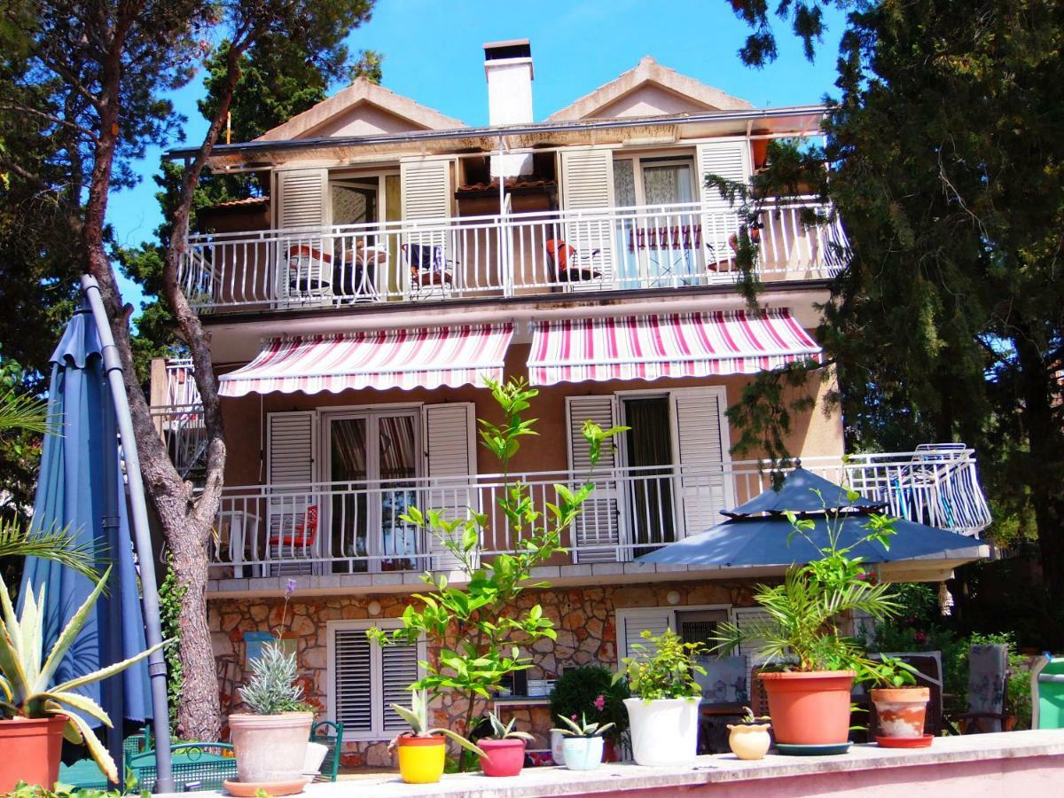 Adrienn Apartments Stari Grad  Εξωτερικό φωτογραφία