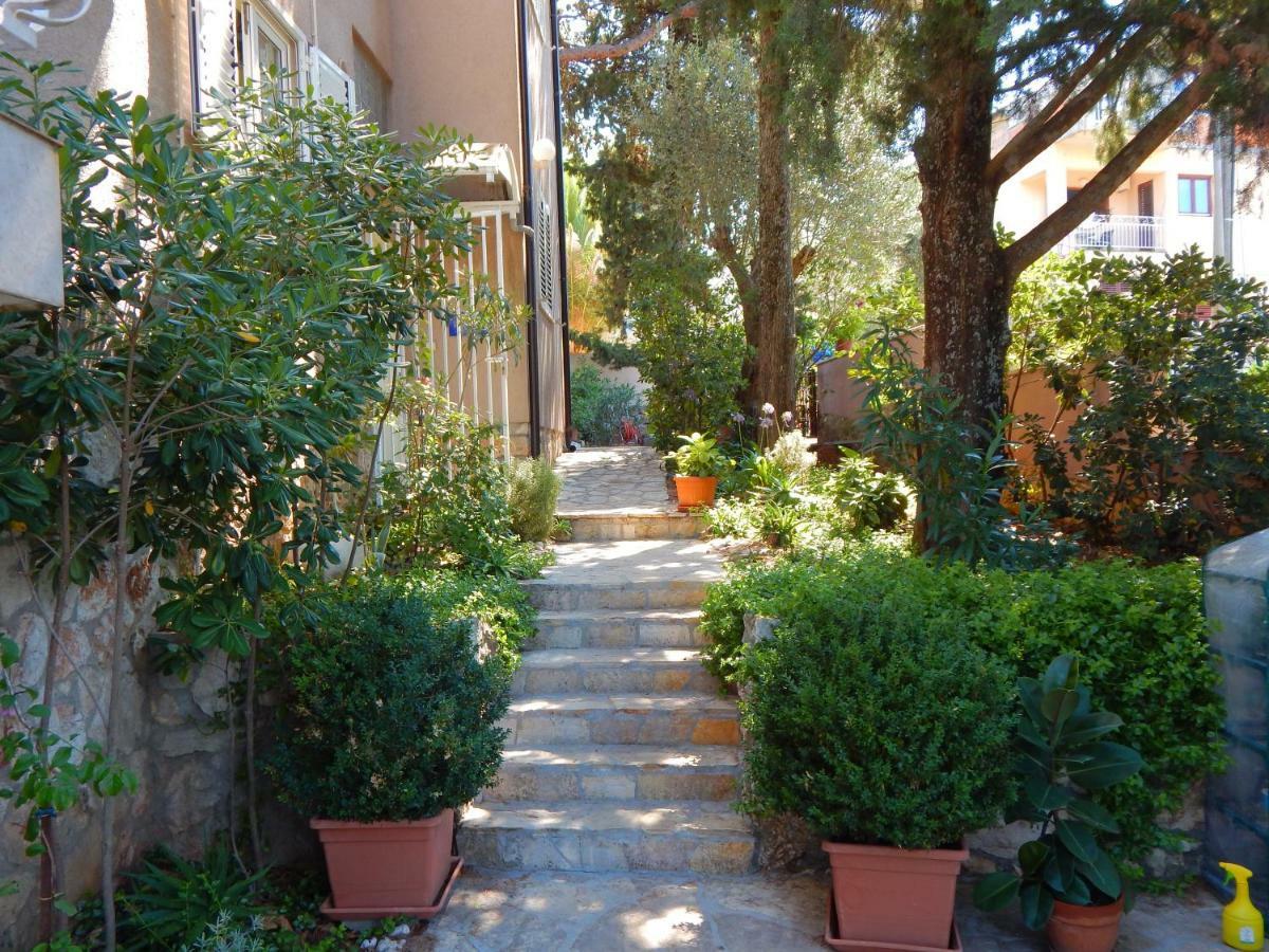 Adrienn Apartments Stari Grad  Εξωτερικό φωτογραφία